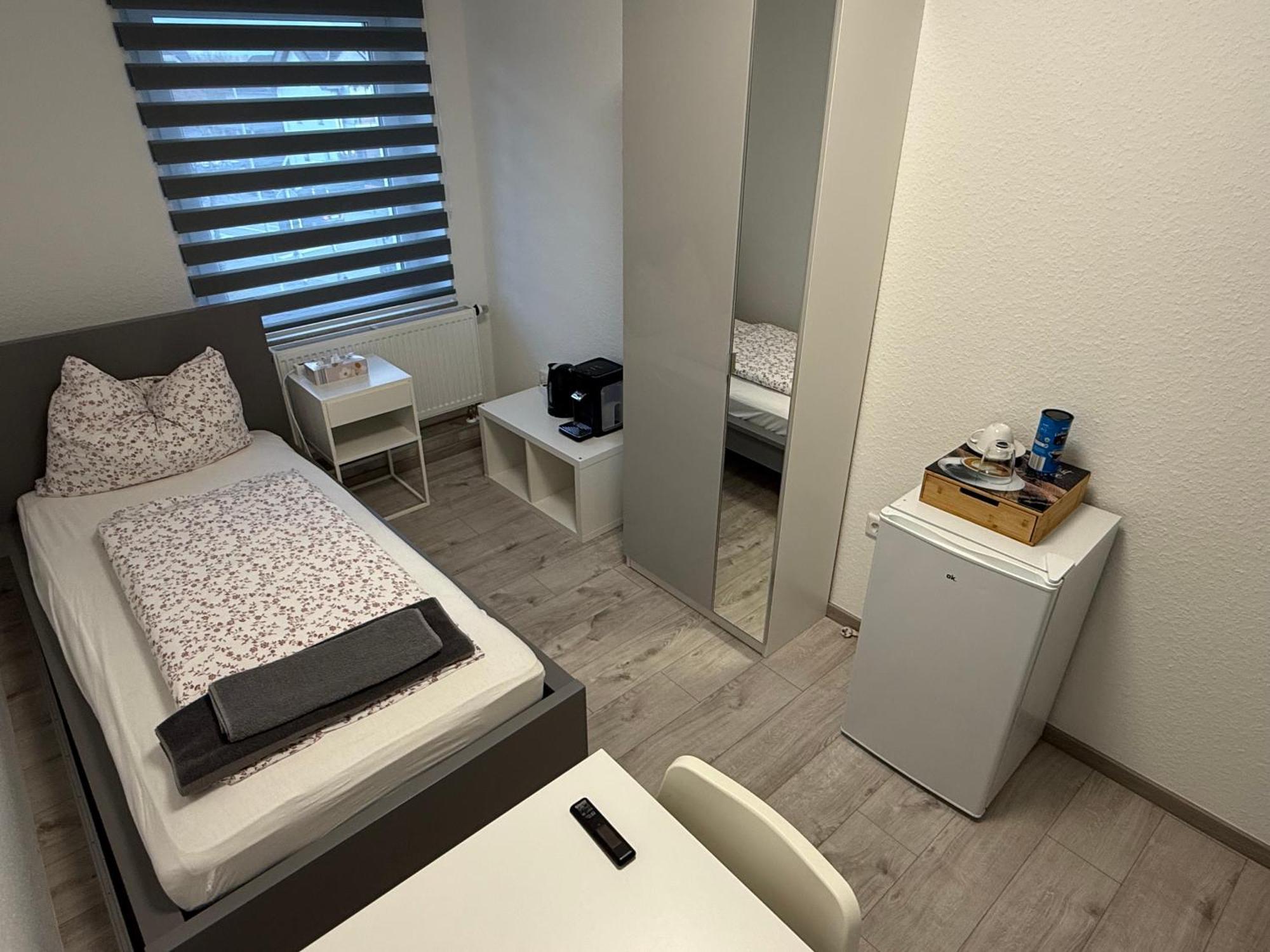 Apart-Hotel Rheinischer Hof Dormagen Esterno foto